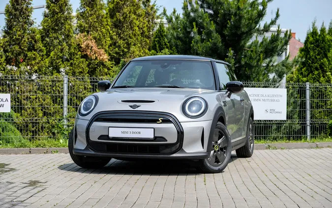 śląskie MINI Cooper cena 119900 przebieg: 7100, rok produkcji 2023 z Uniejów